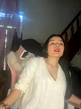 Snapshot of Listen-ly chatting on December 20, 2025, 4:15 am Listen-ly online show from December 20, 2025, 4:15 am