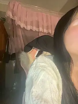 Snapshot of Listen-ly chatting on December 19, 2025, 3:14 pm Listen-ly online show from December 19, 2025, 3:14 pm