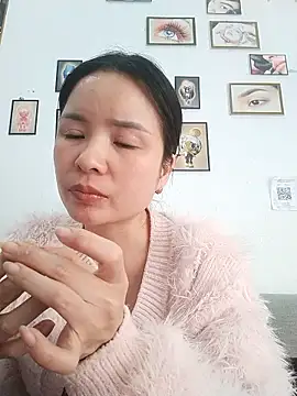 Snapshot of Listen-ly chatting on January 13, 2026, 9:02 am Listen-ly online show from January 13, 2026, 9:02 am