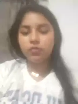 angie hott online show from December 4, 2025, 8:24 am