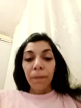 Snapshot of ReneeVoss chatting on December 18, 2025, 2:38 am ReneeVoss online show from December 18, 2025, 2:38 am