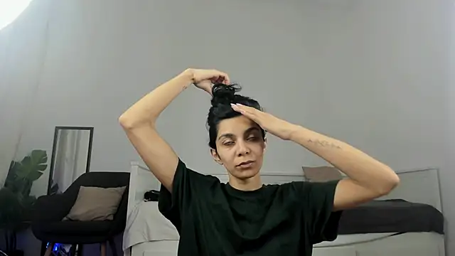 ReneeVoss online show from March 3, 2026, 3:46 am