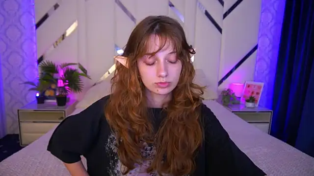 Snapshot of CuteeFoxy chatting on October 30, 2025, 3:53 pm CuteeFoxy online show from October 30, 2025, 3:53 pm