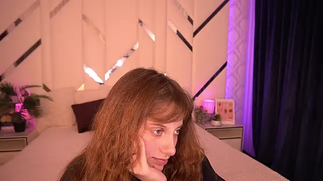 Snapshot of CuteeFoxy chatting on November 10, 2025, 2:33 pm CuteeFoxy online show from November 10, 2025, 2:33 pm