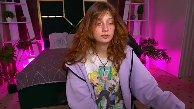 Snapshot of CuteeFoxy chatting on November 17, 2025, 2:32 pm CuteeFoxy online show from November 17, 2025, 2:32 pm