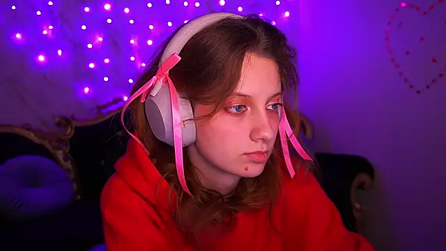 Snapshot of CuteeFoxy chatting on February 21, 2026, 2:19 pm CuteeFoxy online show from February 21, 2026, 2:19 pm