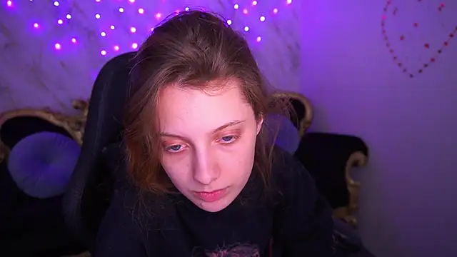 Snapshot of CuteeFoxy chatting on March 3, 2026, 1:29 pm CuteeFoxy online show from March 3, 2026, 1:29 pm