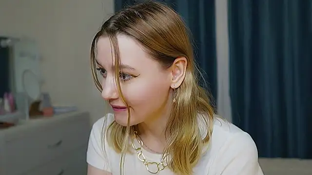 StarryMary online show from November 24, 2025, 9:04 pm