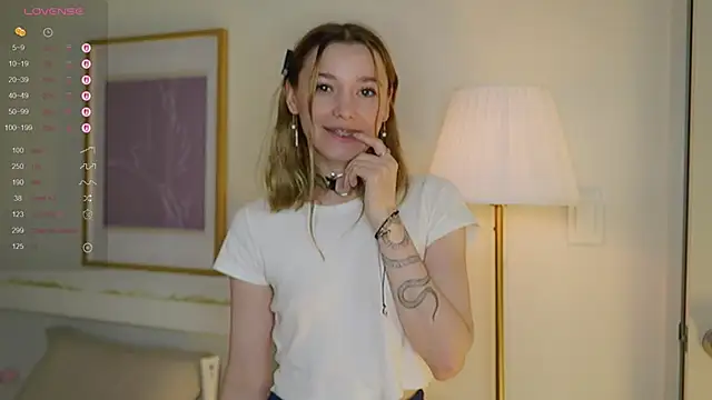 StarryMary online show from October 25, 2025, 9:04 pm