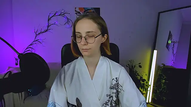 Snapshot of evalora_vei chatting on October 18, 2025, 12:18 pm evalora vei online show from October 18, 2025, 12:18 pm