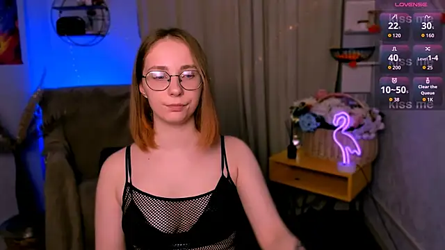 Snapshot of evalora_vei chatting on February 28, 2026, 8:19 pm evalora vei online show from February 28, 2026, 8:19 pm