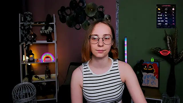 Snapshot of evalora_vei chatting on November 6, 2025, 1:15 pm evalora vei online show from November 6, 2025, 1:15 pm