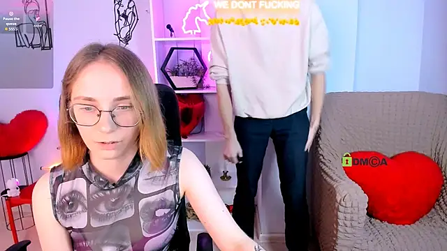 Snapshot of evalora_vei chatting on November 30, 2025, 1:01 pm evalora vei online show from November 30, 2025, 1:01 pm