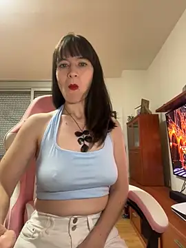 Snapshot of AlanaRius18 chatting on December 4, 2025, 9:41 am AlanaRius18 online show from December 4, 2025, 9:41 am