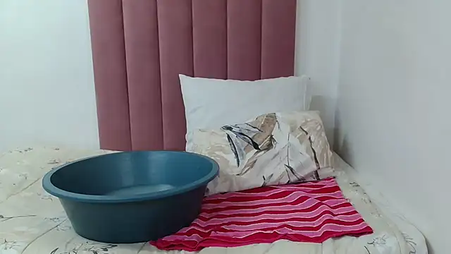 Bubbles156 online show from November 25, 2025, 7:14 pm