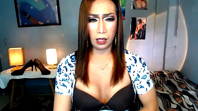 Snapshot of littleredbunny27 chatting on June 7, 2026, 3:01 am littleredbunny27 online show from June 7, 2026, 3:01 am