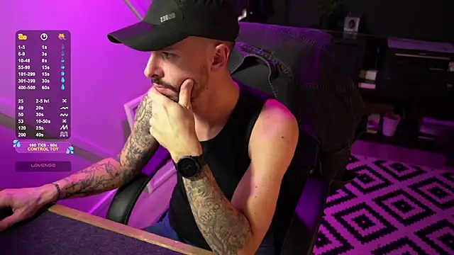 monsieurguitsxxx online show from December 15, 2025, 4:02 pm