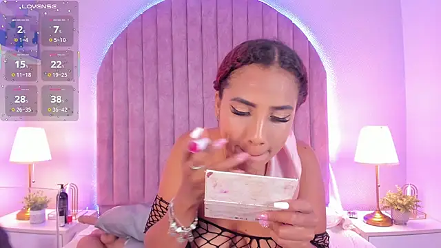 Snapshot of ShaylaDavis chatting on November 11, 2025, 7:52 pm ShaylaDavis online show from November 11, 2025, 7:52 pm