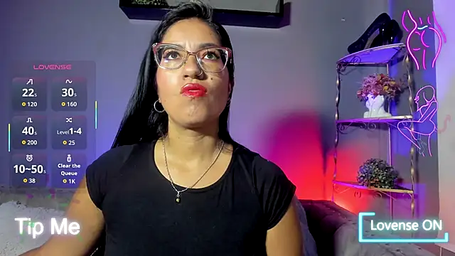 charlhot  online show from November 13, 2025, 12:31 pm