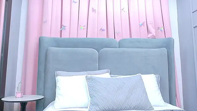 Snapshot of NaughtyHally_ chatting on April 24, 2026, 1:24 pm NaughtyHally online show from April 24, 2026, 1:24 pm