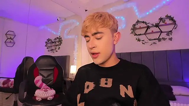 Snapshot of JustinCastiblanco chatting on November 5, 2025, 11:24 am JustinCastiblanco online show from November 5, 2025, 11:24 am