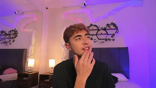 Snapshot of JustinCastiblanco chatting on November 22, 2025, 11:53 am JustinCastiblanco online show from November 22, 2025, 11:53 am