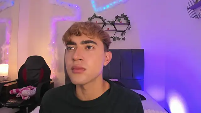 Snapshot of JustinCastiblanco chatting on December 4, 2025, 11:31 am JustinCastiblanco online show from December 4, 2025, 11:31 am