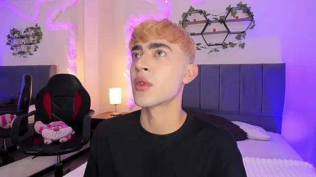 Snapshot of JustinCastiblanco chatting on October 28, 2025, 11:31 am JustinCastiblanco online show from October 28, 2025, 11:31 am