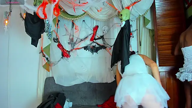 madams worker online show from October 30, 2025, 3:53 pm