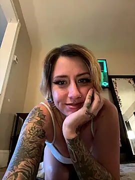 Snapshot of EllieELf chatting on October 15, 2025, 10:07 pm EllieELf online show from October 15, 2025, 10:07 pm