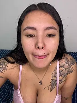 Snapshot of Mellani_luod chatting on July 10, 2026, 4:01 am Mellani luod online show from July 10, 2026, 4:01 am