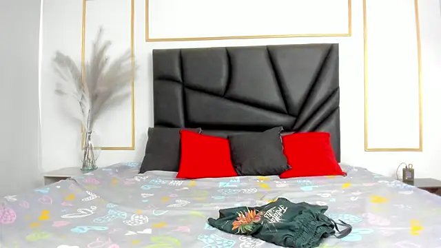 AnnieAndLeandro online show from December 22, 2025, 7:14 pm