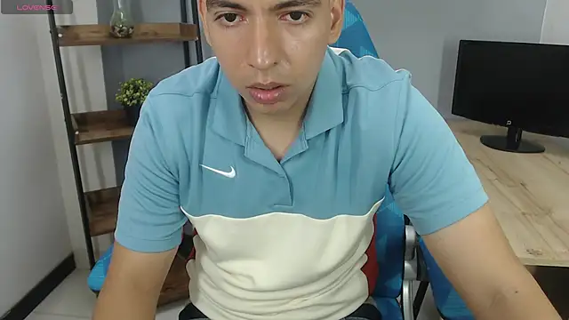 Snapshot of Axel_Stones_ chatting on October 18, 2025, 3:14 pm Axel Stones online show from October 18, 2025, 3:14 pm