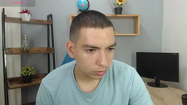 Snapshot of Axel_Stones_ chatting on October 21, 2025, 1:32 pm Axel Stones online show from October 21, 2025, 1:32 pm