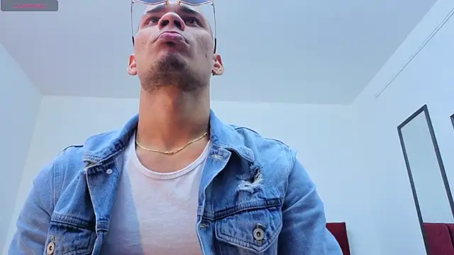 DaamonSlader  online show from November 11, 2025, 8:36 pm