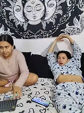 Snapshot of abby_n_emily chatting on June 3, 2026, 2:33 pm abby n emily online show from June 3, 2026, 2:33 pm