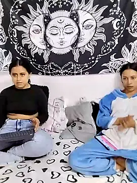 Snapshot of abby_n_emily chatting on May 1, 2026, 1:16 pm abby n emily online show from May 1, 2026, 1:16 pm