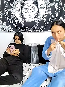 Snapshot of abby_n_emily chatting on April 29, 2026, 5:30 pm abby n emily online show from April 29, 2026, 5:30 pm