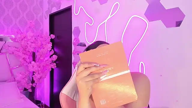 DevoraCarther online show from November 11, 2025, 1:50 pm