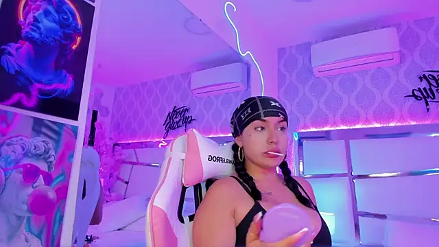 DevoraCarther online show from November 8, 2025, 2:09 pm