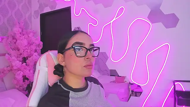 DevoraCarther online show from November 25, 2025, 2:28 pm