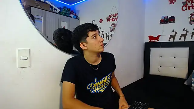 Snapshot of Dravith_Valery chatting on December 17, 2025, 3:33 am Dravith Valery online show from December 17, 2025, 3:33 am