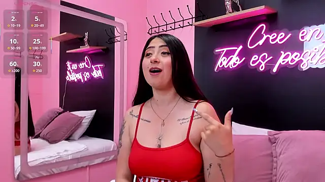 Snapshot of JuliethCruz_ chatting on November 3, 2025, 12:31 pm JuliethCruz online show from November 3, 2025, 12:31 pm