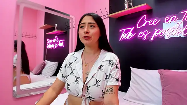 Snapshot of JuliethCruz_ chatting on November 28, 2025, 5:24 pm JuliethCruz online show from November 28, 2025, 5:24 pm