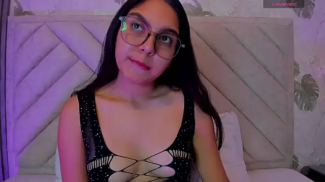 Snapshot of Lexy-Sweet1 chatting on November 6, 2025, 4:05 am Lexy-Sweet1 online show from November 6, 2025, 4:05 am