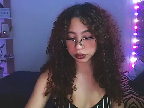 Medussa3033 online show from January 18, 2026, 4:27 am