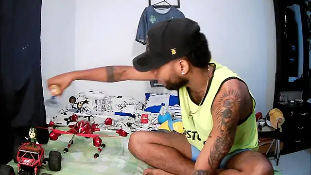 Snapshot of AXionX chatting on November 6, 2025, 9:46 am AXionX online show from November 6, 2025, 9:46 am