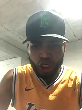 Snapshot of AXionX chatting on November 27, 2025, 4:35 am AXionX online show from November 27, 2025, 4:35 am