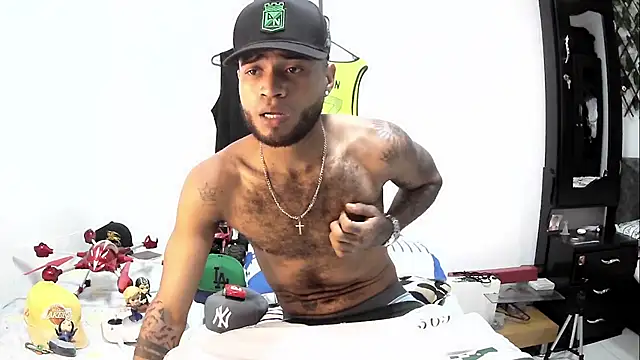 Snapshot of AXionX chatting on November 12, 2025, 10:52 am AXionX online show from November 12, 2025, 10:52 am