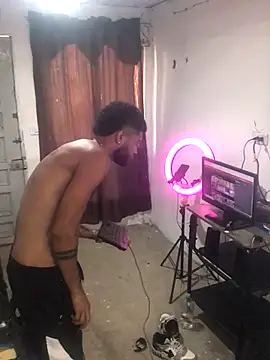 Snapshot of AXionX chatting on November 26, 2025, 3:01 pm AXionX online show from November 26, 2025, 3:01 pm